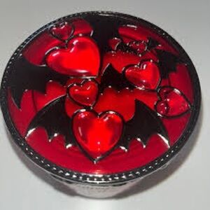Bath & Bodyworks glass Red Heart and Bat Design candle Lid